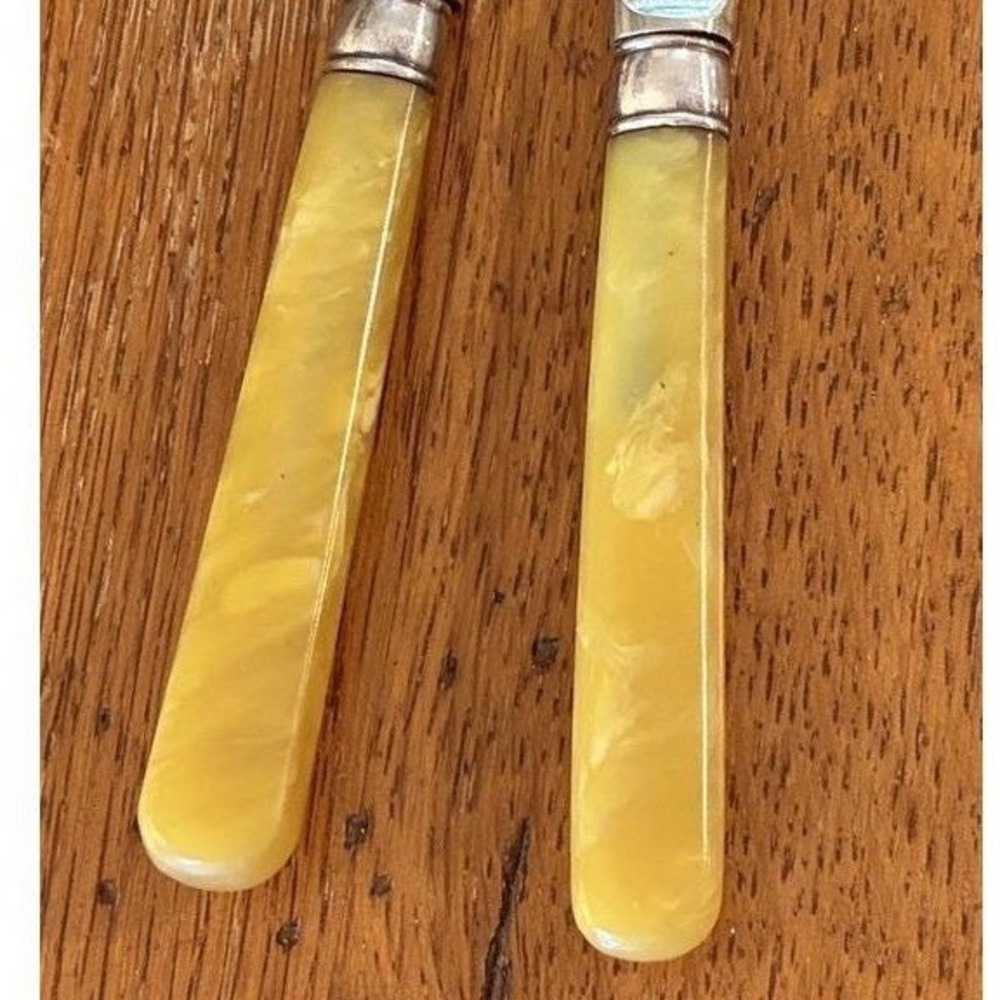 Vintage Butter Spreaders Knives Butterscotch Swirl Handles UV Glow EPNS Blades 2